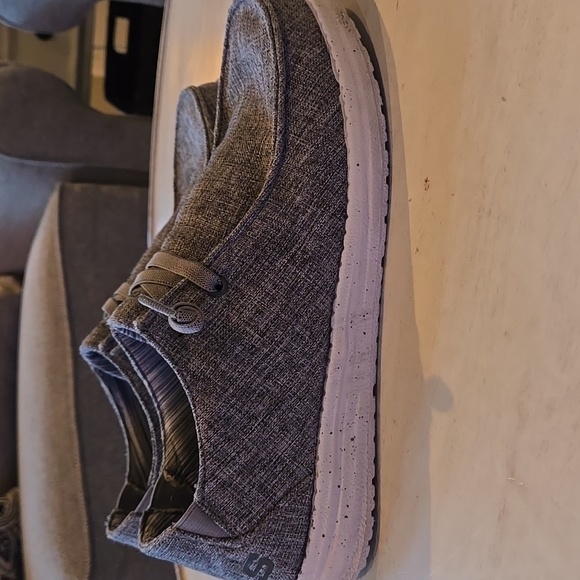 Like New! Men's SKECHERS size 11 Goga Mat, Relaxed Fit, Air-Cooled Slip Ons - Picture 6 of 7